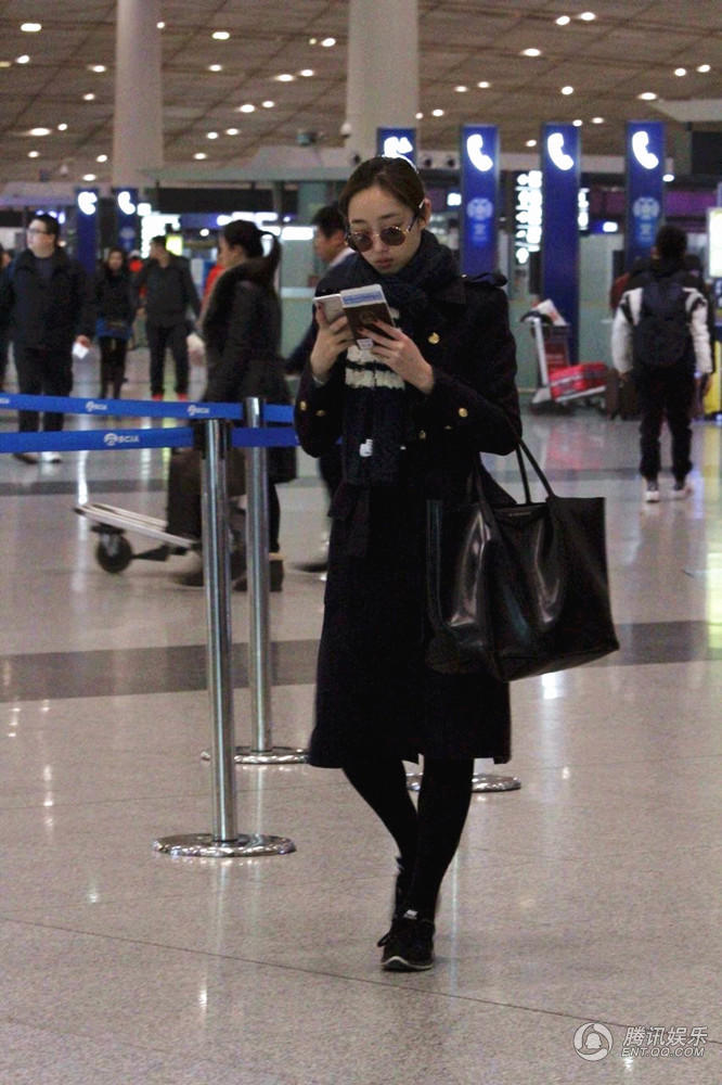 女星機場最新照片，星光下的溫馨相遇