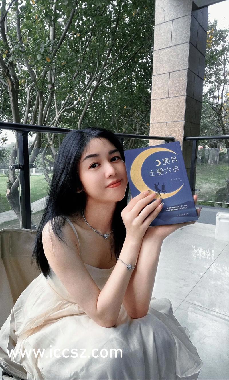 科技與藝術(shù)交融，動漫美女脫光衣服的全新體驗