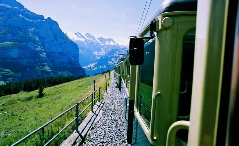 成都至哈爾濱機票價格查詢，時空之旅的飛行軌跡