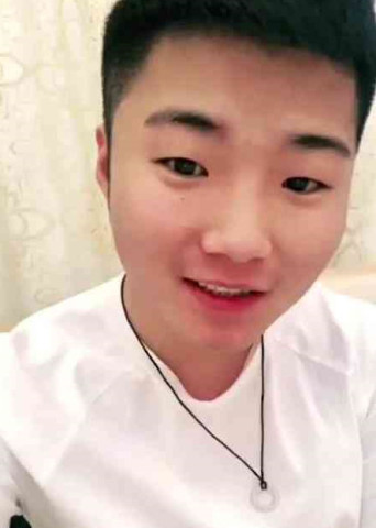 白小白最新時尚活力照片曝光，捕捉魅力瞬間