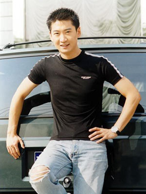 周杰最新動(dòng)態(tài)，城市溫馨日常與友情之旅的足跡