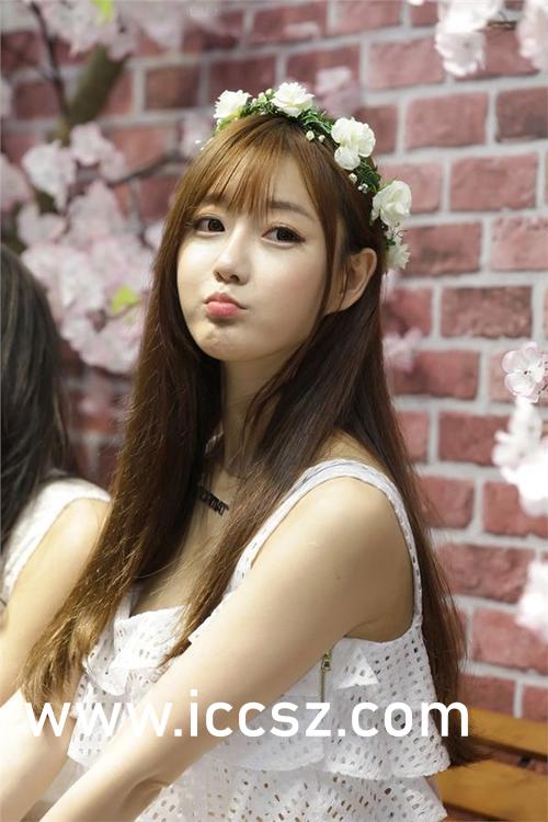 探索時(shí)尚界的璀璨新星，Jenny佳妮的最新動(dòng)態(tài)與風(fēng)采