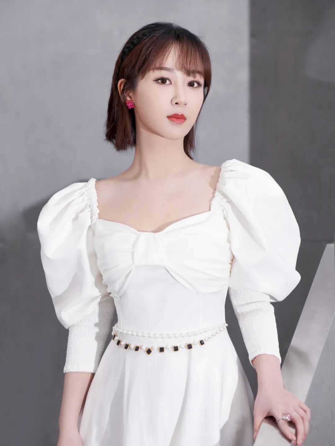 楊紫短發(fā)新潮流，時(shí)尚造型指南與打造技巧