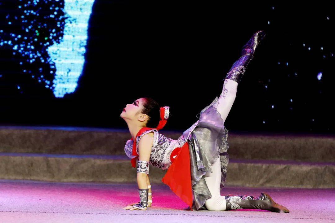 最新舞蹈比賽視頻，舞動中的溫情紐帶展現(xiàn)風(fēng)采時刻