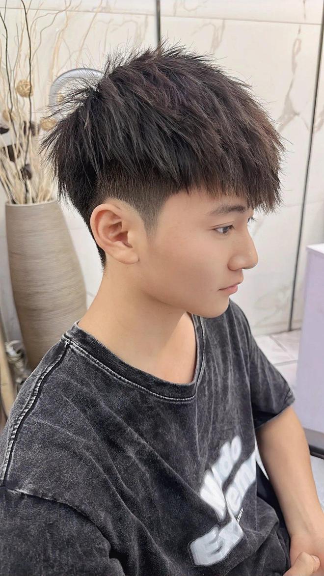 時(shí)尚變遷，探索短發(fā)型風(fēng)潮與影響，展望2025最新流行趨勢(shì)