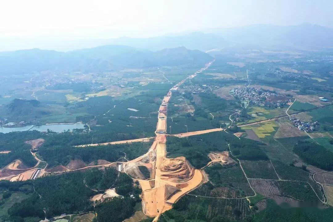 武鳴最新航拍，城市新貌的窺探與觀點(diǎn)闡述