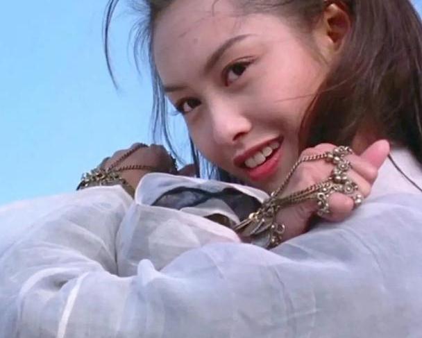 朱茵2025最新照片，公眾視角下的觀點碰撞與個人立場展現(xiàn)