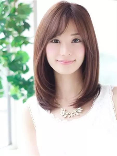 從入門(mén)到精通，2025最新短直發(fā)發(fā)型指南，引領(lǐng)時(shí)尚風(fēng)潮！