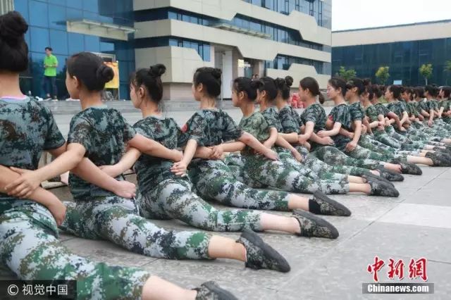 獨家揭秘，探索小巷深處的軍訓新風尚——2025軍訓最新視頻亮相！