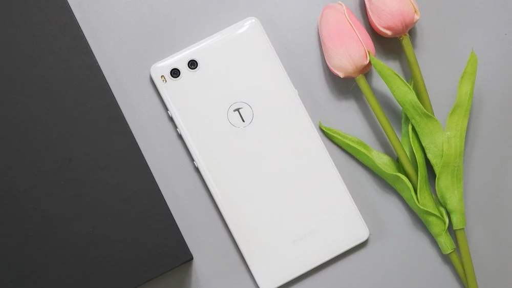 錘子最新旗艦，科技與情感的完美交融