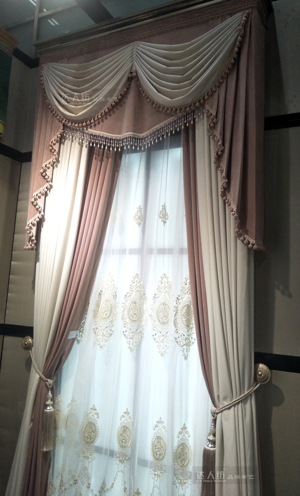 最新窗?？钍綀D片，時尚與歷史的完美交融