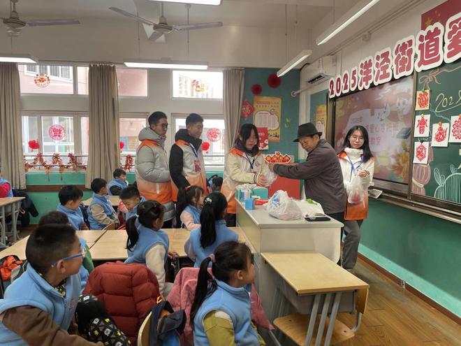 上海最新上課，時(shí)代背景下的教育革新探索