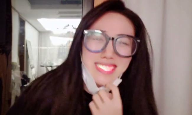 小董最新潮流風(fēng)采揭秘，引領(lǐng)潮流魅力無限！