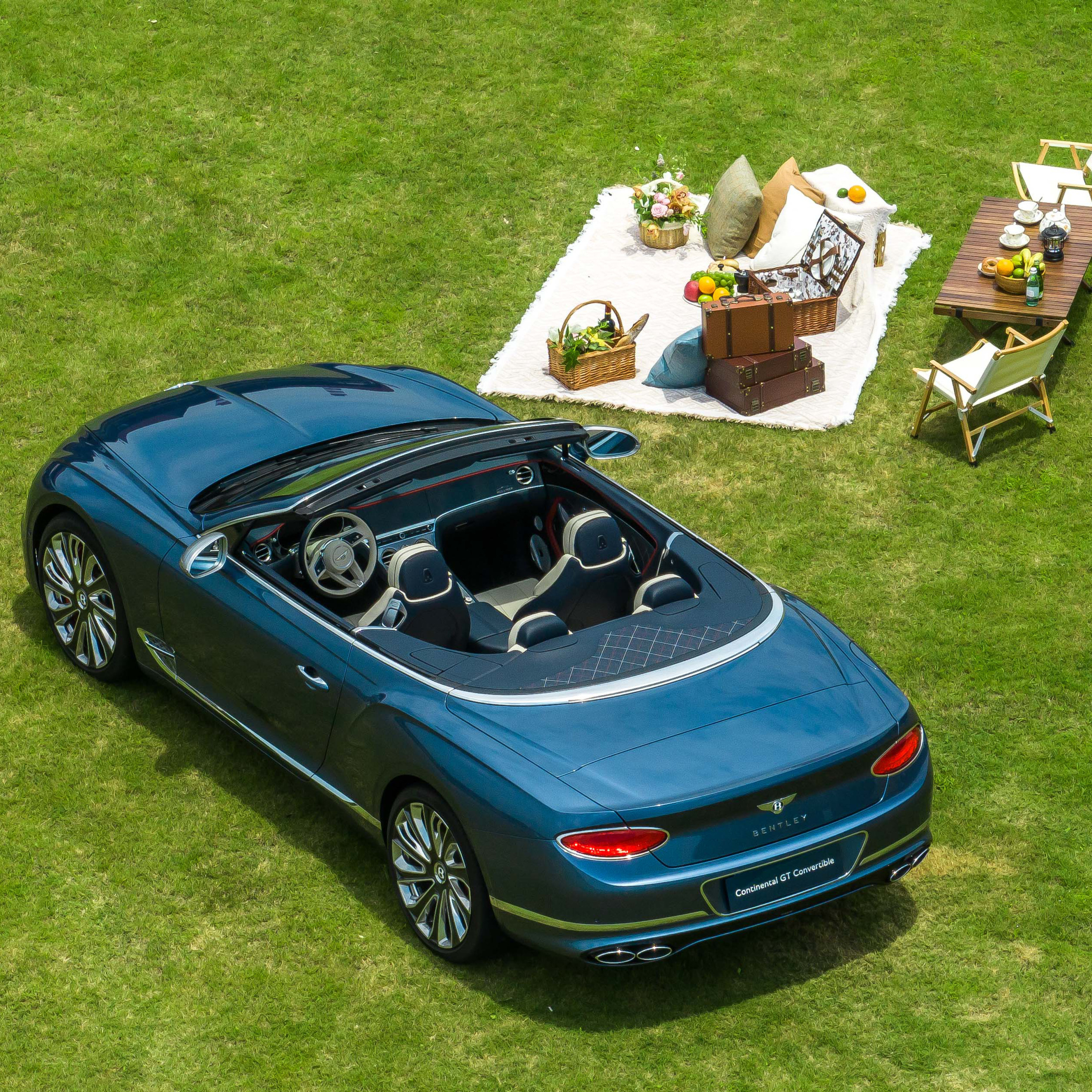 賓利敞篷最新車型，友情與溫情的完美融合