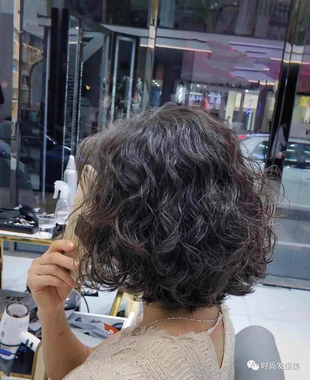時(shí)尚潮流新選擇，最新造型燙燙發(fā)引領(lǐng)潮流風(fēng)向標(biāo)