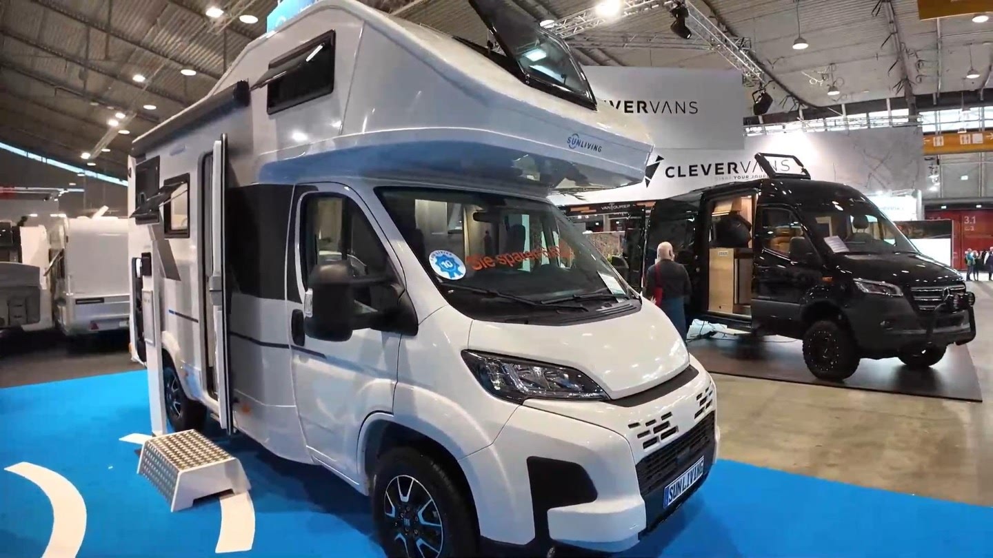 探索小巷中的驚喜，揭秘最新款房車發(fā)布，帶你領(lǐng)略未來生活新體驗