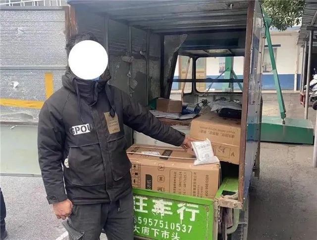 最新快遞員偷快遞現(xiàn)象，原因解析與應(yīng)對策略