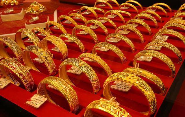 最新黃金回收價(jià)格老鳳祥，科技重塑黃金價(jià)值，引領(lǐng)未來生活體驗(yàn)