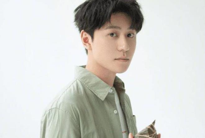 秦俊杰最新戀情曝光，情感新動向揭秘！