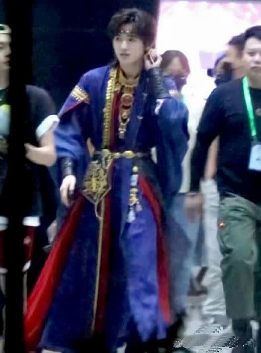 王牌最新路透照揭秘，小巷深處的獨(dú)特風(fēng)情